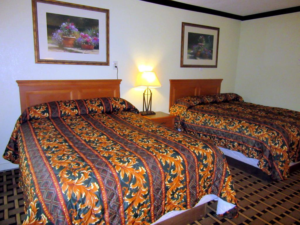 Budget Host Inn Arlington Exterior photo