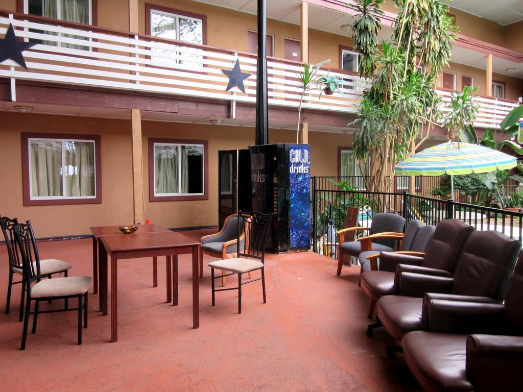 Budget Host Inn Arlington Exterior photo
